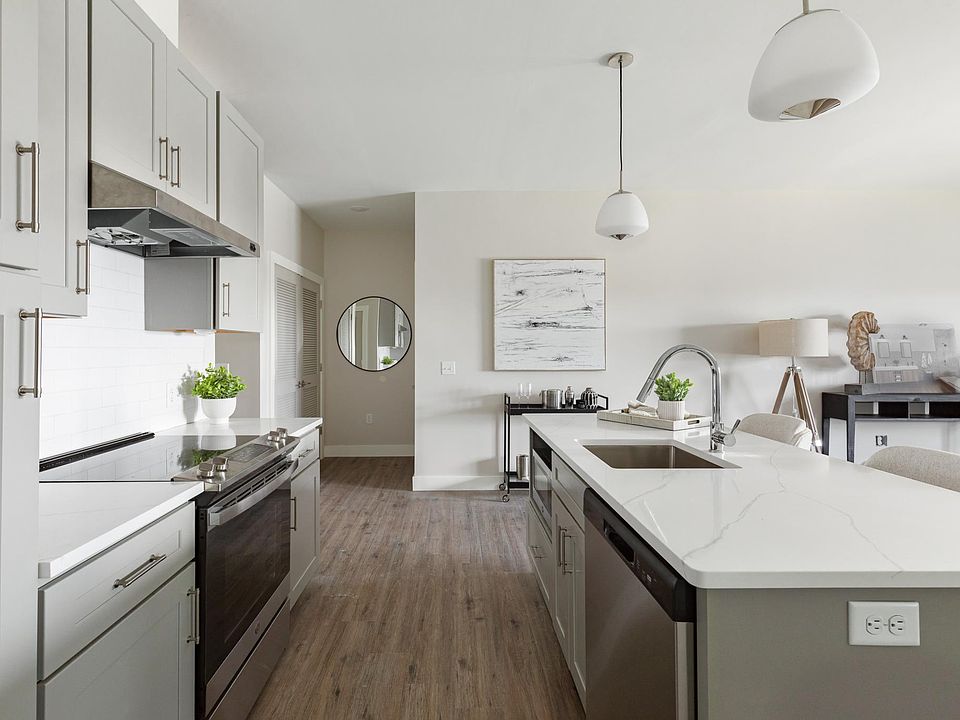 2 Bedroom garden level unit apartment
Kitchen