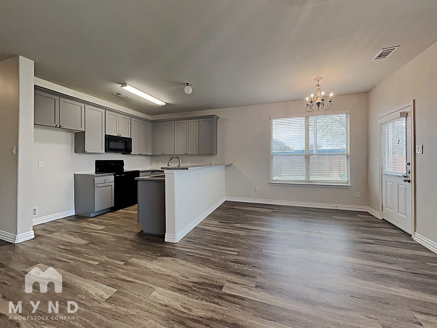 3 bed, 2.5 bath, 1360 sqft, $1,715 — Photo 2