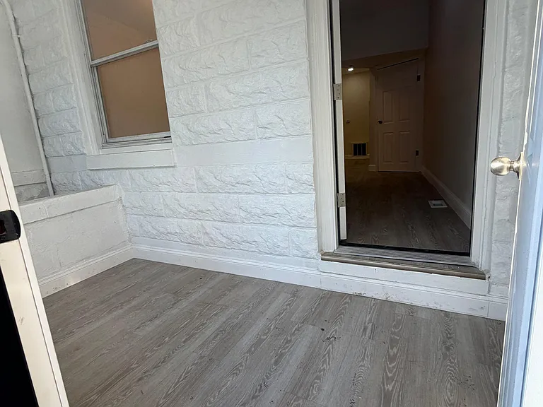241 Hawthorne Ave — Photo 10