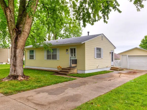 319 SE Little Beaver Dr, Grimes, IA 50111
