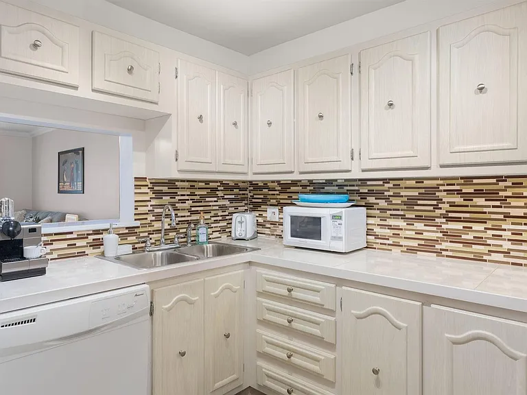 4191 NW 41st St #214 — Photo 9