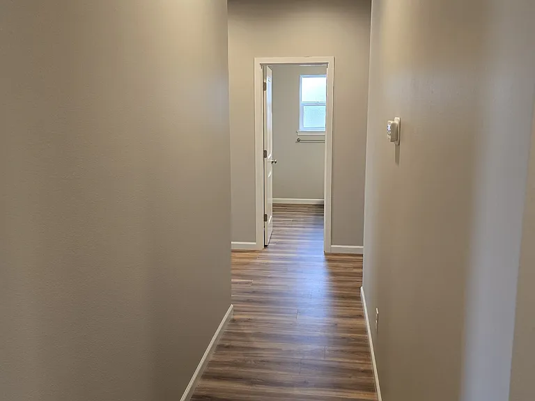 579 SW H St — Photo 13