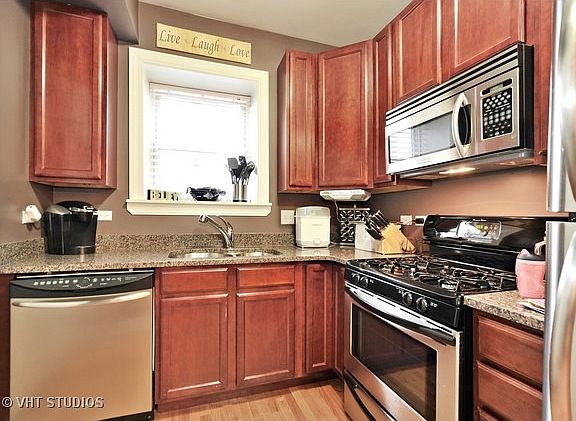 3rd image of 4012 N Albany Ave APT 2B