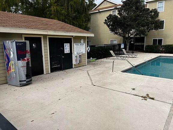 4th image of 3800 SW 20th Ave APT 305