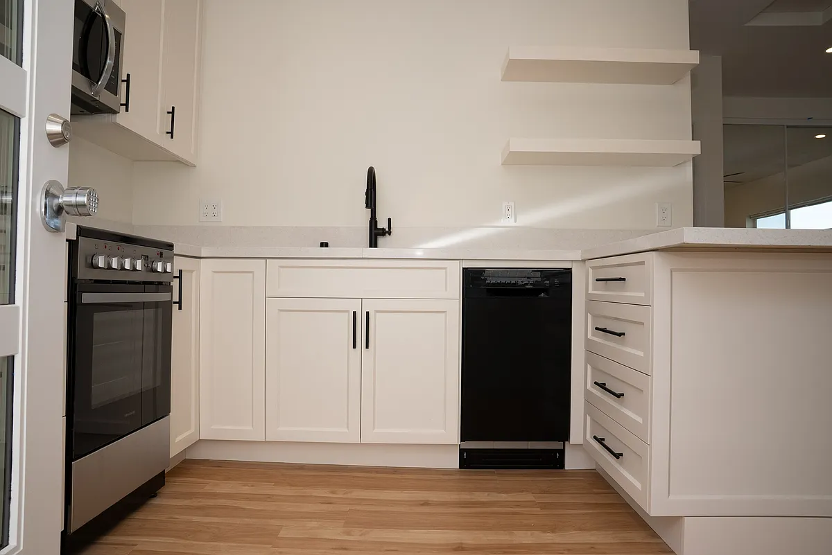 Dishwasher - Ivy Ct