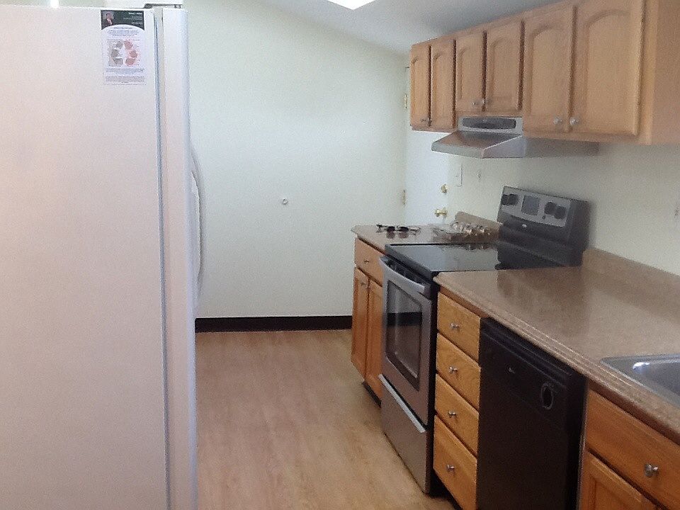 Full kitchen with Fridge, Stainless oven, and dishwasher