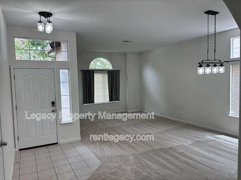 3031 Daggett Dr — Photo 2