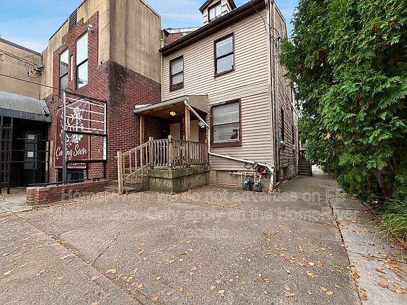 2nd image of 726 Copeland St APT 1