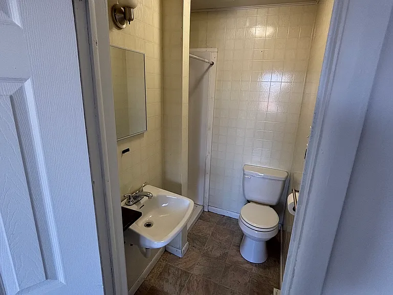 5107 N Catherine St #6 — Photo 4