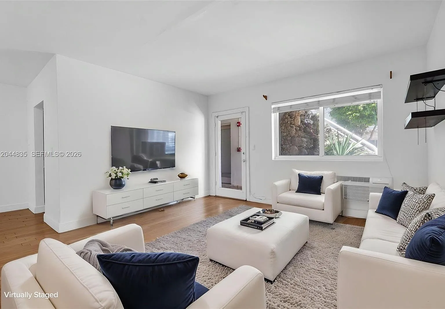 Beachcomber Of Nobe Condo — Photo 2