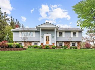 17 Rolling Knolls Dr, Middletown, NJ 07748