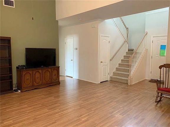 5th image of 1721 Warwick Way