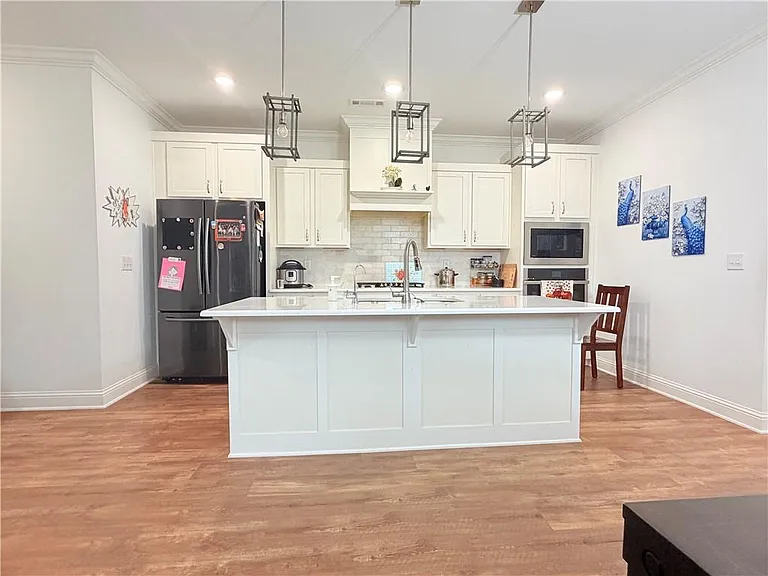 2303 Paddington St — Photo 4