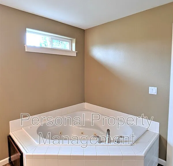 10405 NE 98th Ave — Photo 16