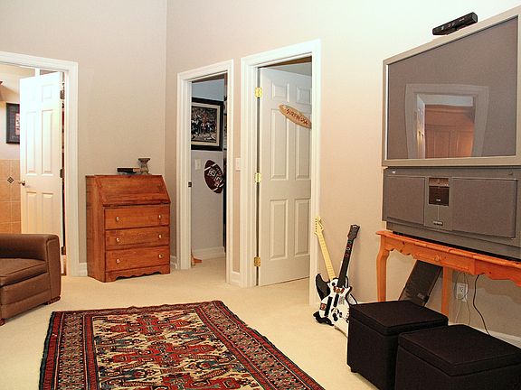 5th image of 2423 Sahalee Dr E