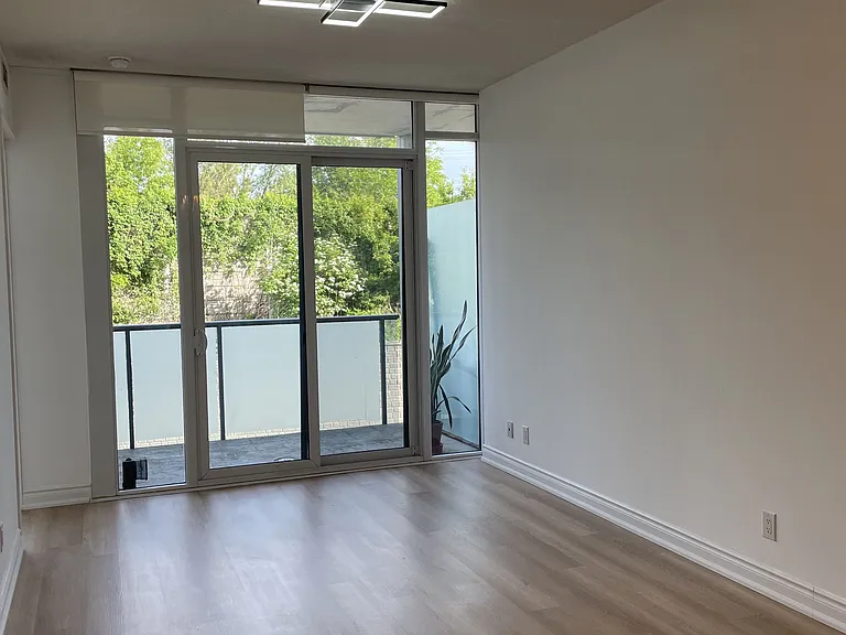 90 Park Lawn Rd #215 — Photo 10