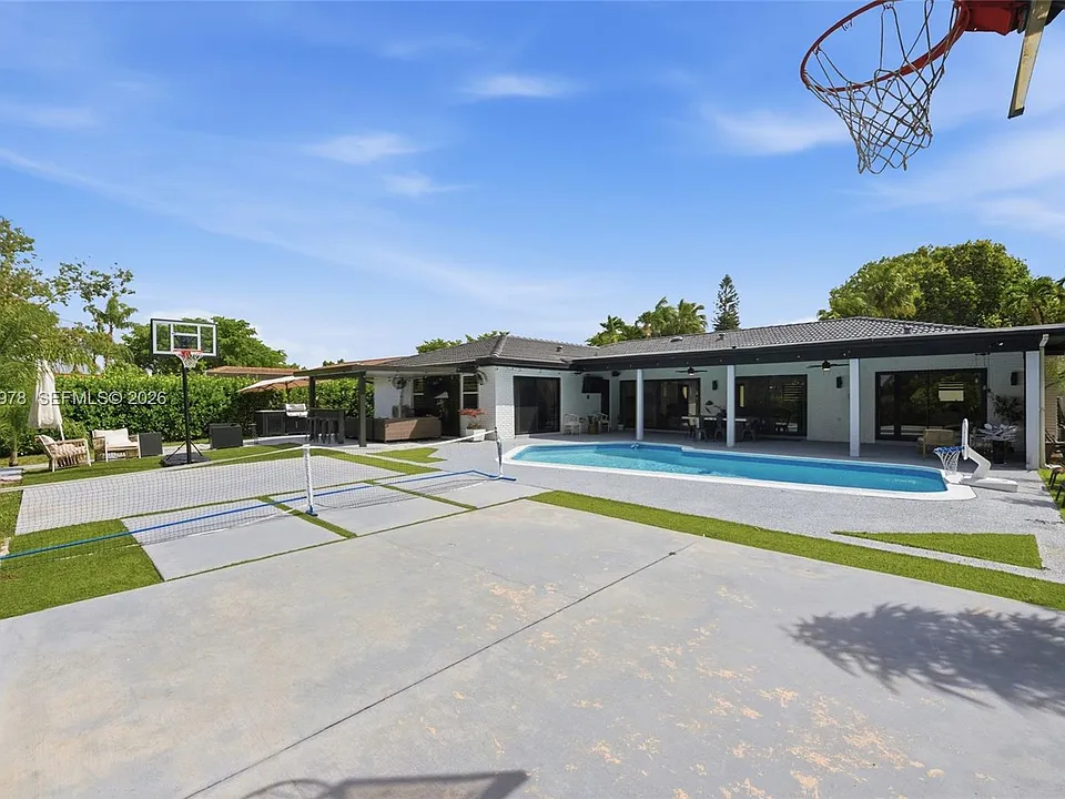 9935 Ramblewood Dr