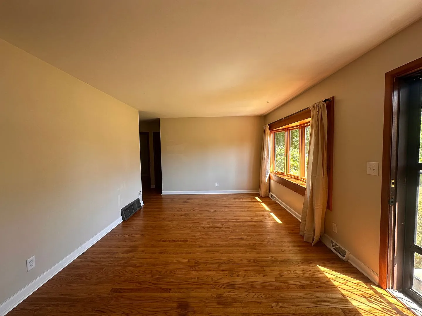 Welcome Home to 4806 Imperial Terrace! — Photo 3