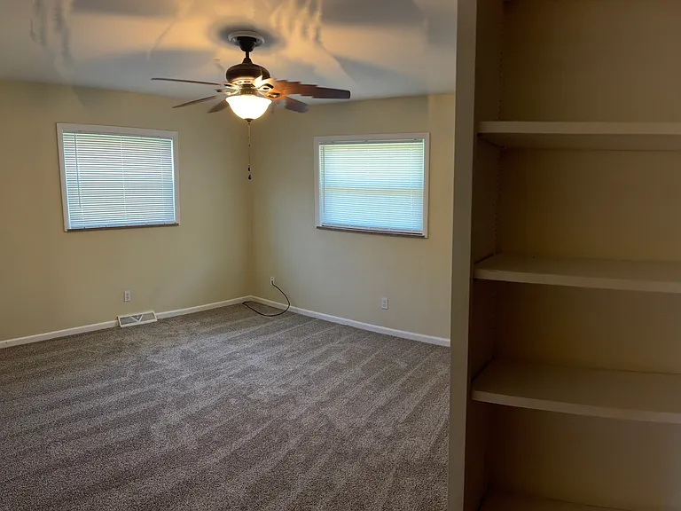 4913 Mandalay Rd — Photo 15