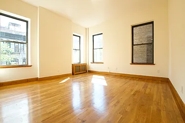 Rented by Street Realty Brokerage LLC