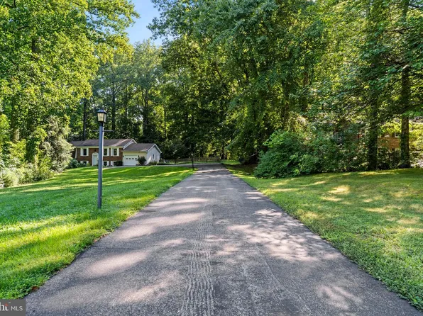 8819 Lafayette Dr, Owings, MD 20736