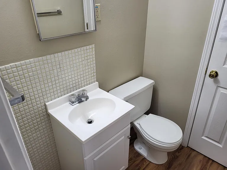 1/2 Bath