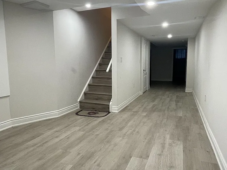 9 Humberstone Cres — Photo 2