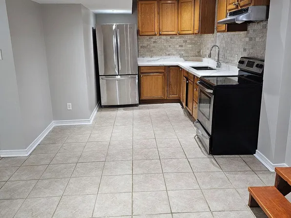 345 Queen Mary Dr, Brampton, ON L7A 3S7