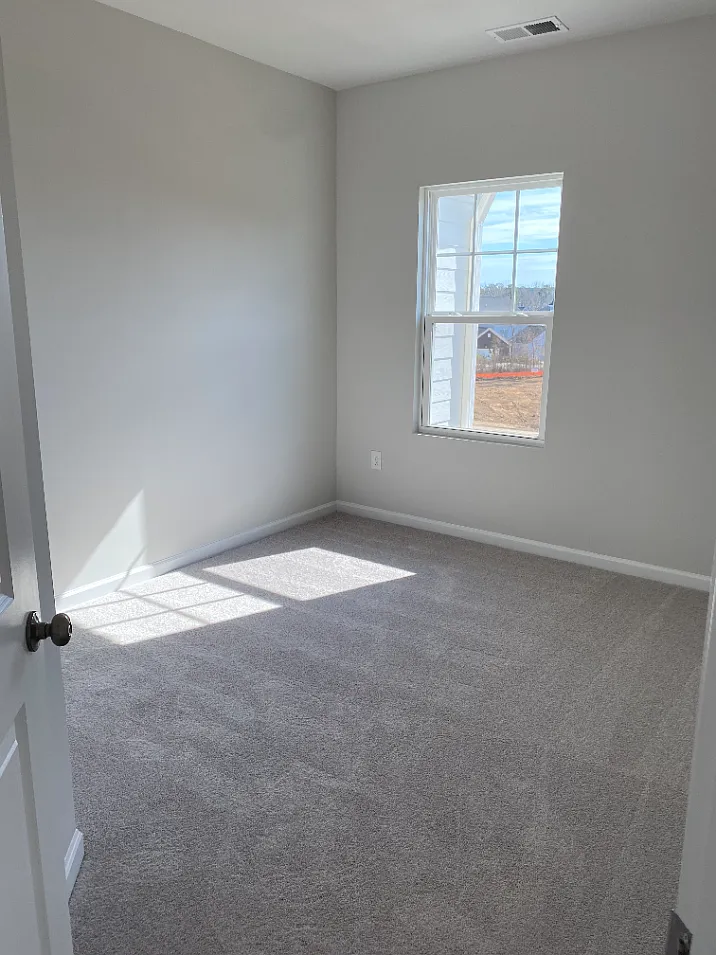 4 bed, 3.5 bath, 2200 sqft, $2,290 — Photo 4