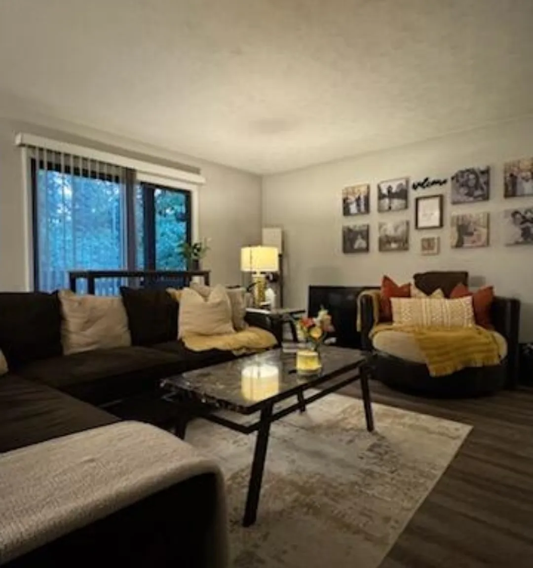 2 bed, 1000 sqft, $830 — Photo 2