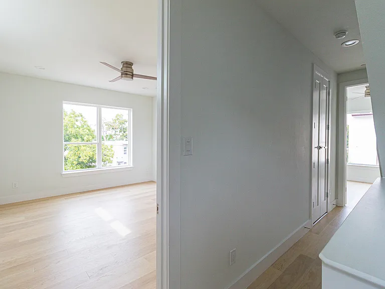 4210 Roseland Ave #104 — Photo 13