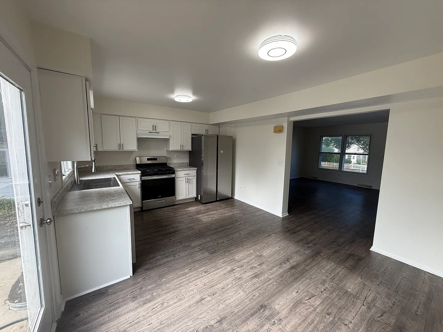 3 bed, 1200 sqft, $2,250 — Photo 2