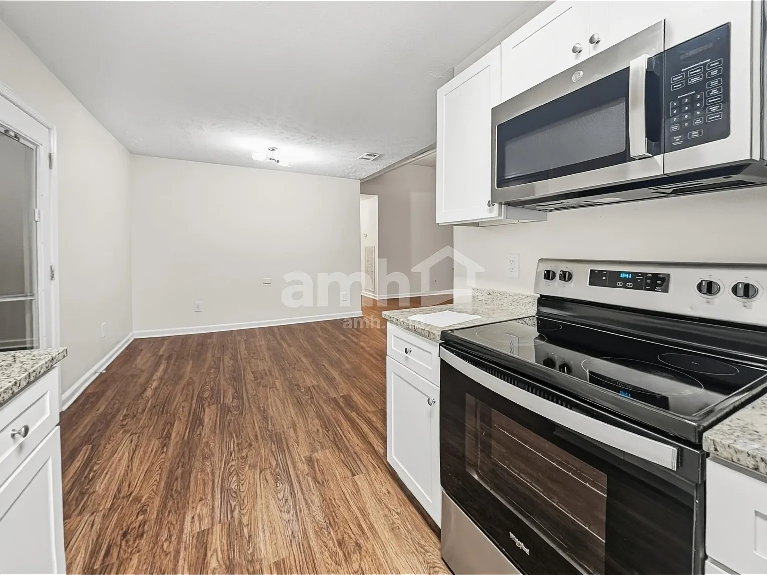 3 bed, 2.0 bath, 1118 sqft, $1,905 — Photo 4