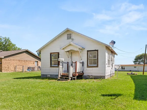 807 W Sabine St, Groesbeck, TX 76642