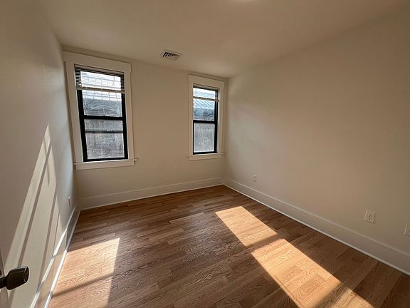 5th image of 5635-5645 Hobart St #34