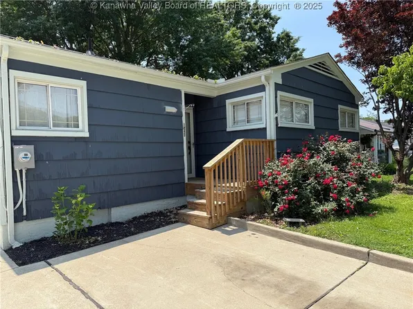 1524 Fenton Cir, Nitro, WV 25143