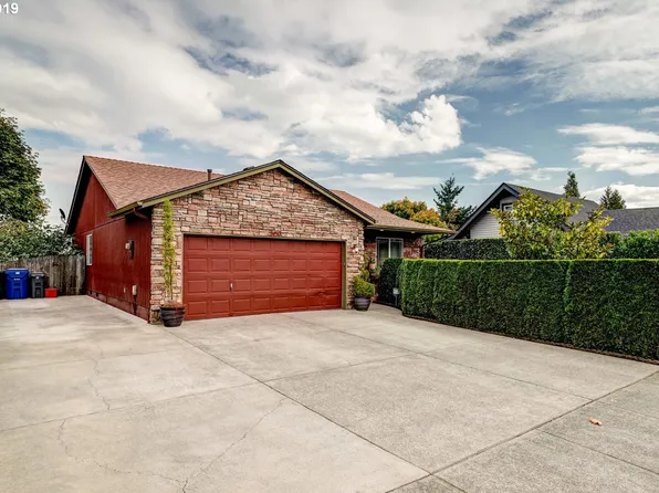 2450 Hollywood Dr NE, Salem, OR 97305