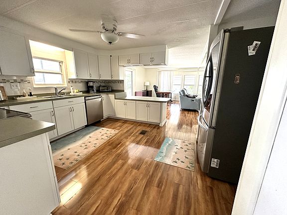 5th image of 702 N Silver Cir
