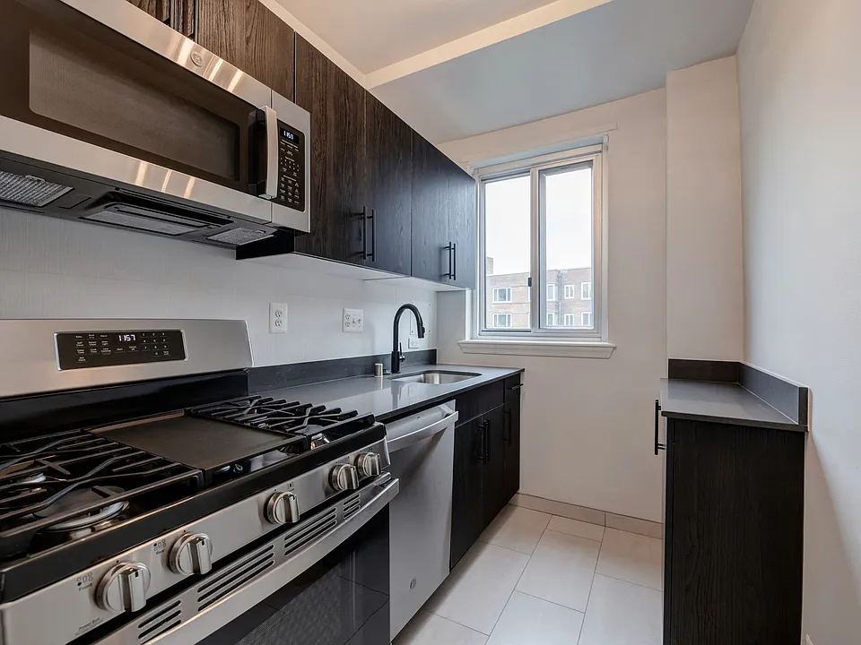 Quebec House Apartments