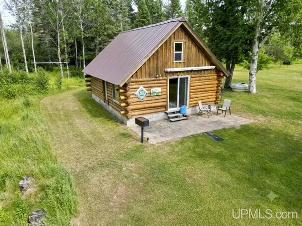 8357 School 16th Rd, Rapid River, MI 49878
