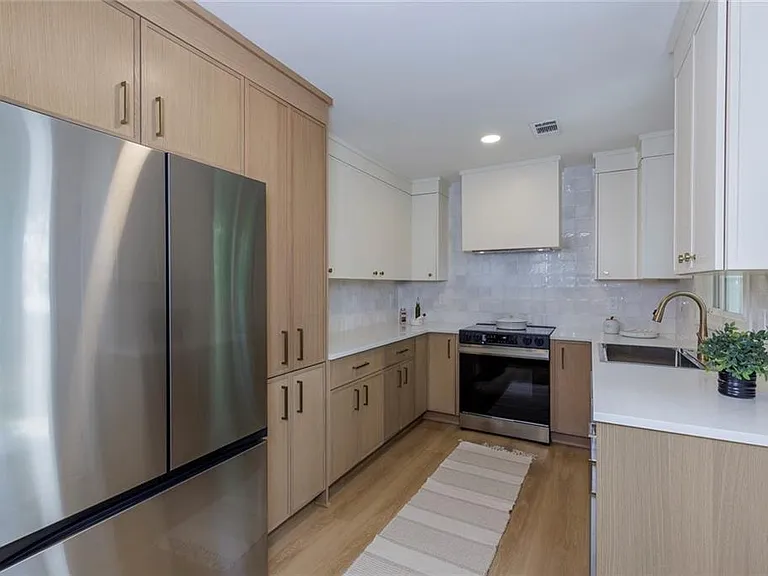 3026 Brook Dr — Photo 12