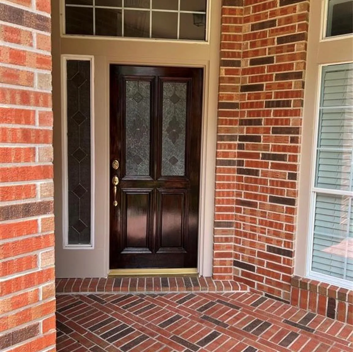 3 bed, 2.0 bath, 2578 sqft, $2,800 — Photo 2