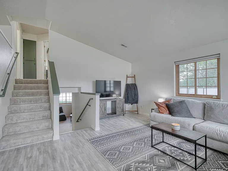 741 Clarence Ct — Photo 5