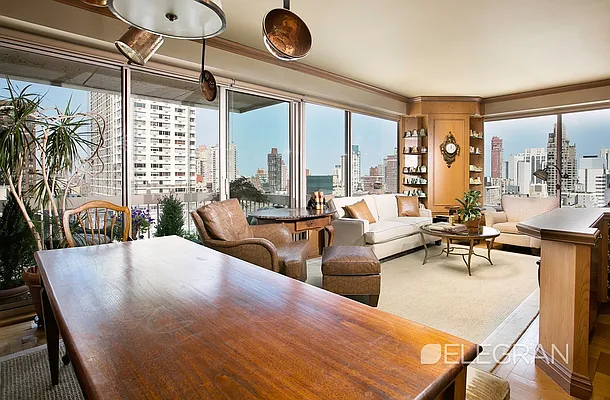 Sold by (Legacy) Elegran | media 13