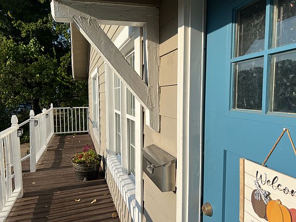 2nd image of 1147 S Quincy Ave