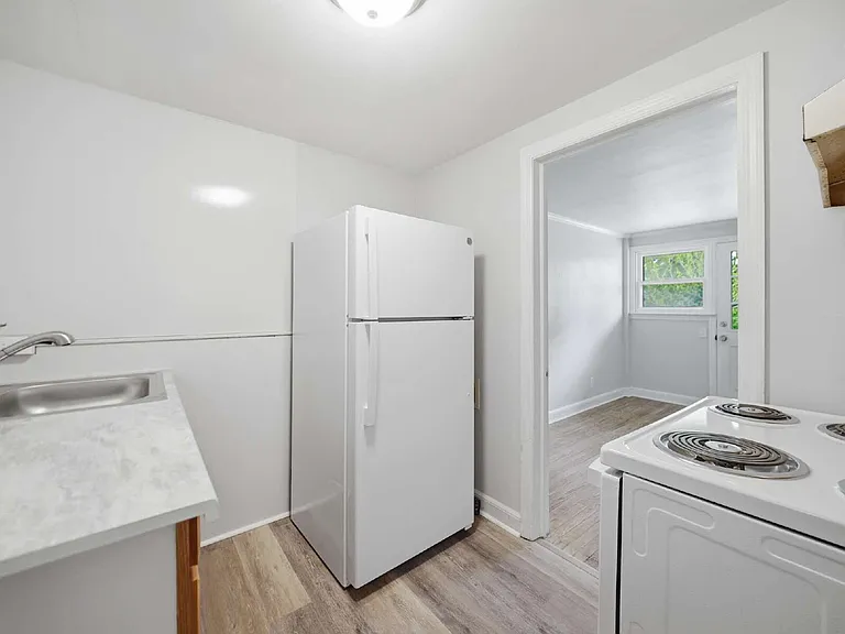 430R N Locust St — Photo 6