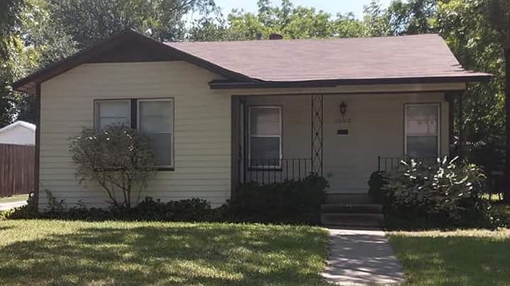 ONE BLOCK FROM GOLF COURSE