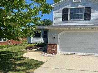 1405 Oakbrook Dr APT B, Bloomington, IL 61704