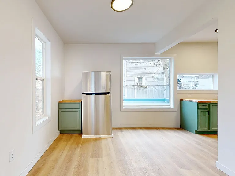 407 W Pine St — Photo 5