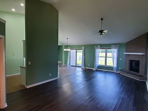 4th image of 916 Orville Way